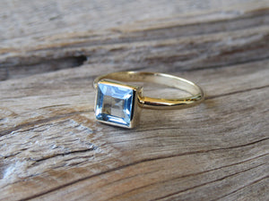 14k Gold Blue Topaz Ring