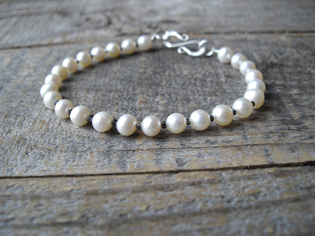 Stretch Bracelet With Freshwater Pearl – Balara Jewelry
